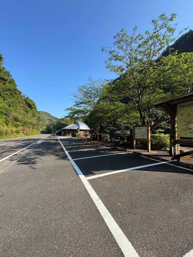 火山活動で面白い岩がたくさん見れるアドベンチャーコース 『嶽ノ森山』