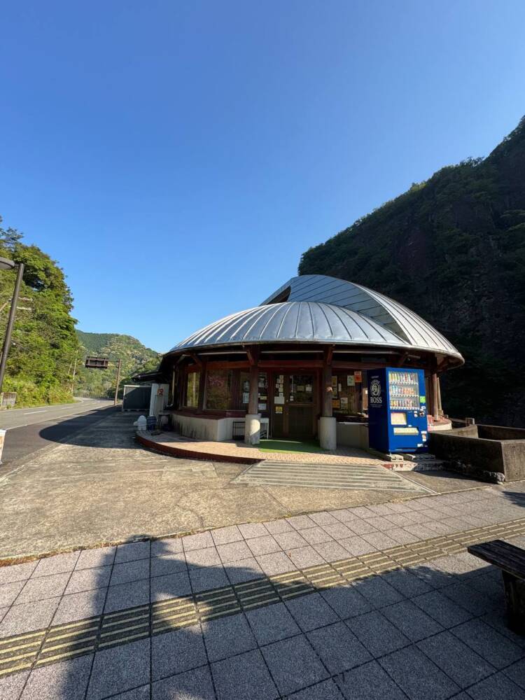 火山活動で面白い岩がたくさん見れるアドベンチャーコース 『嶽ノ森山』