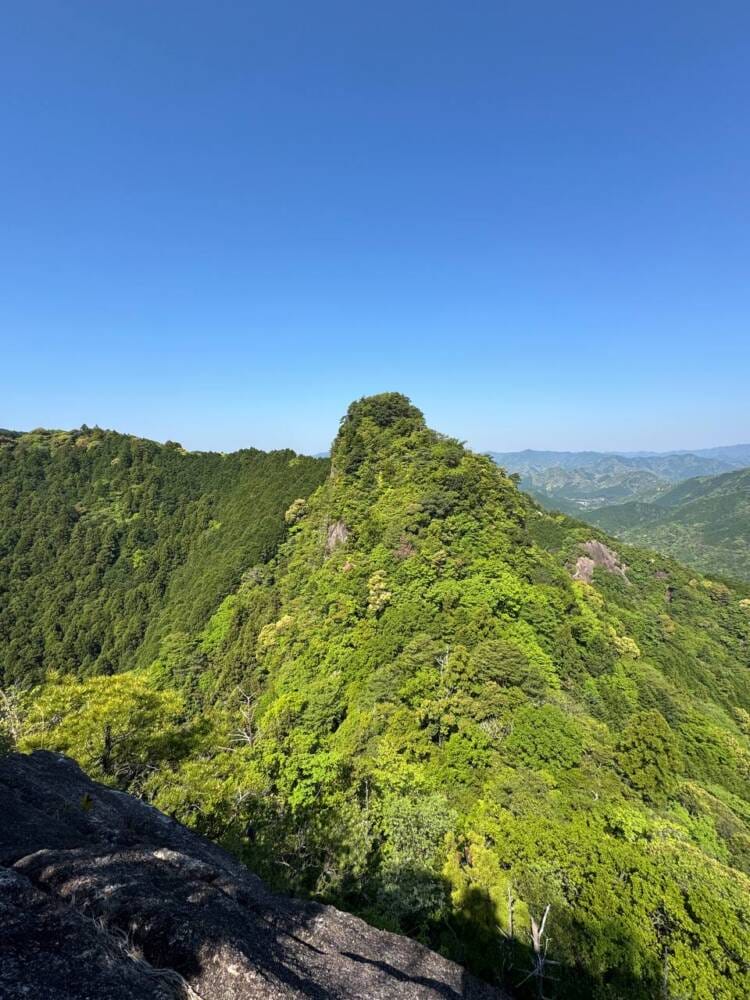 火山活動で面白い岩がたくさん見れるアドベンチャーコース 『嶽ノ森山』