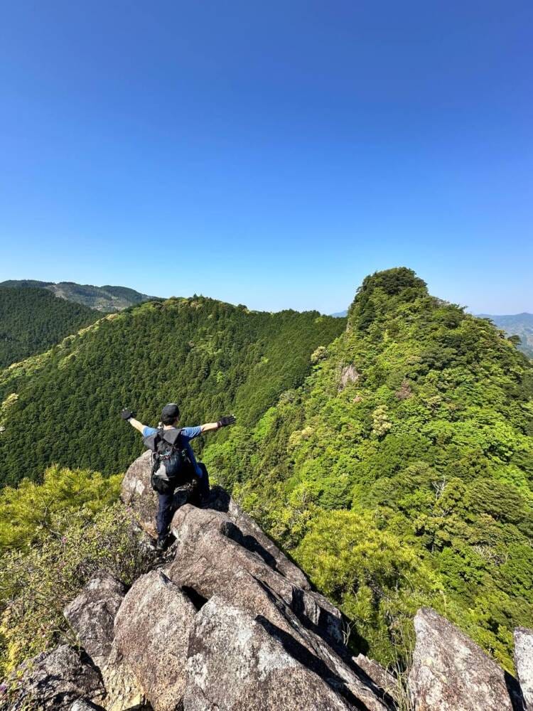 火山活動で面白い岩がたくさん見れるアドベンチャーコース 『嶽ノ森山』