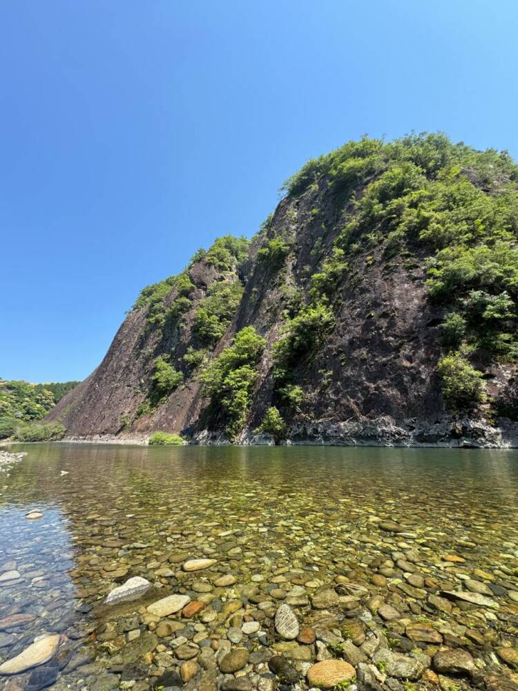 火山活動で面白い岩がたくさん見れるアドベンチャーコース 『嶽ノ森山』