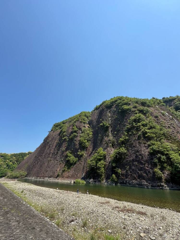 火山活動で面白い岩がたくさん見れるアドベンチャーコース 『嶽ノ森山』