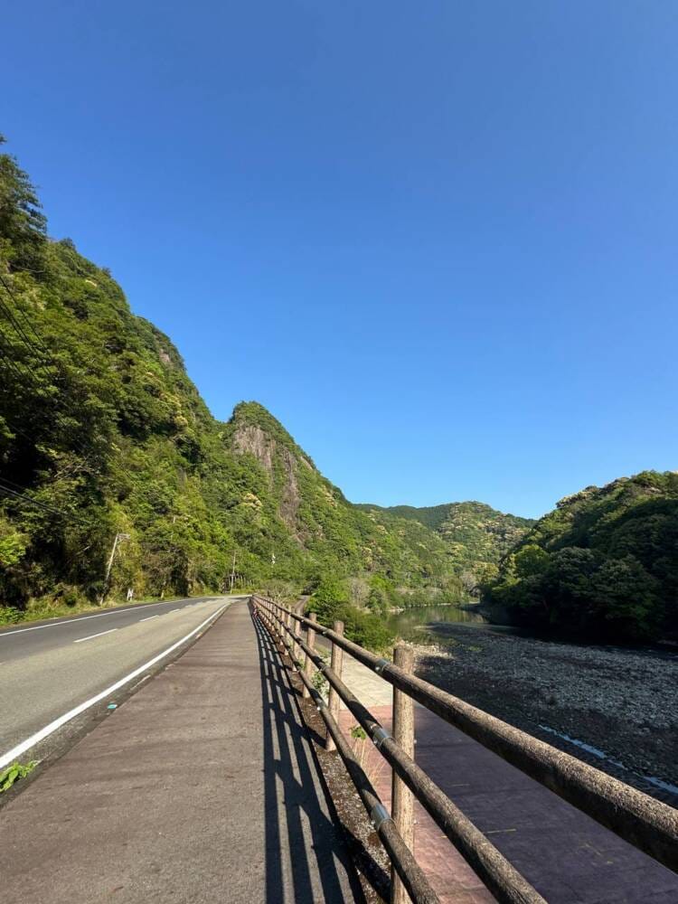 火山活動で面白い岩がたくさん見れるアドベンチャーコース 『嶽ノ森山』