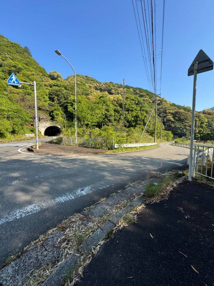 火山活動で面白い岩がたくさん見れるアドベンチャーコース 『嶽ノ森山』