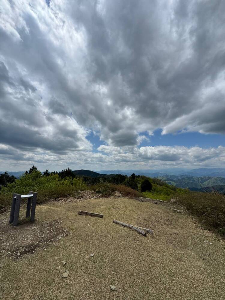 樹齢2000年のカツラ、山も谷も深い自然あふれる山『東床尾山』