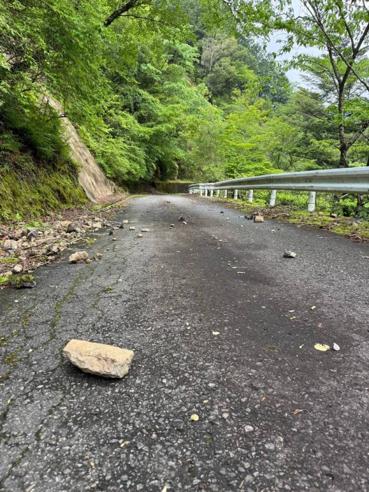 かつては修験者が往来した1000m超の山脈が続く果無山脈の最高峰『冷水山』