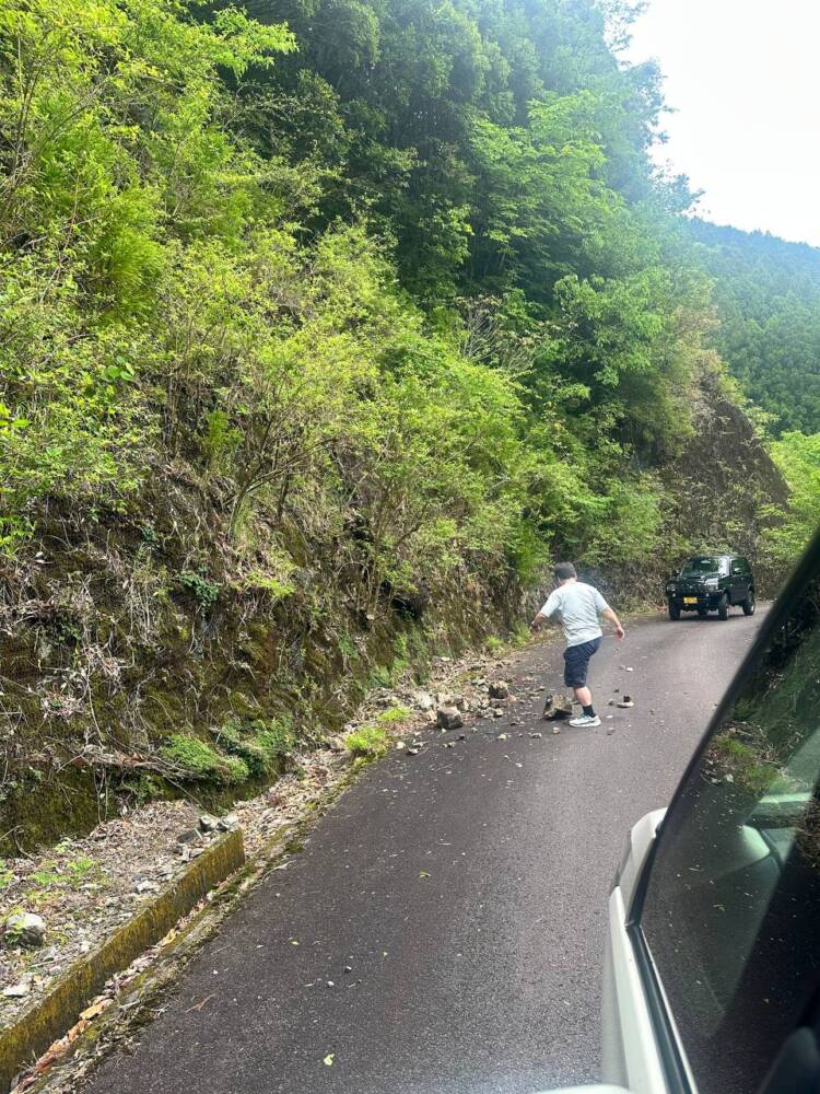 かつては修験者が往来した1000m超の山脈が続く果無山脈の最高峰『冷水山』