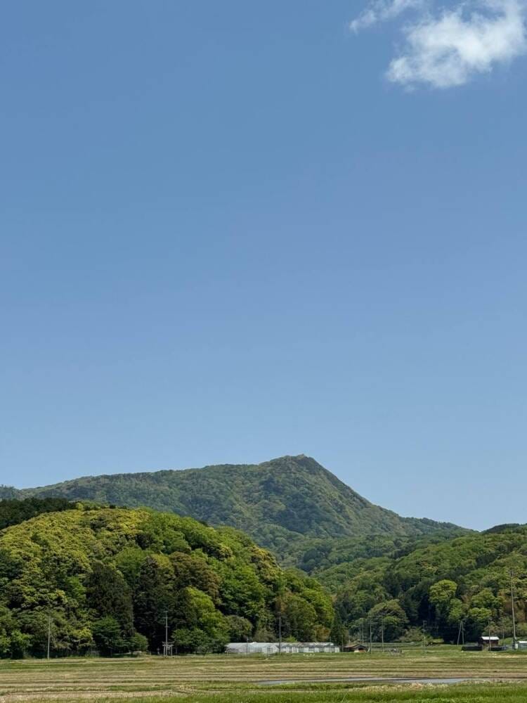 かつては活火山で山頂からの景色は青い日本海の絶景『依遅ヶ尾山』