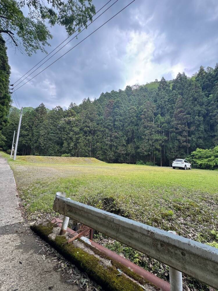 尖がった山で丹波富士とも呼ばれる美しい山容の『弥仙山』