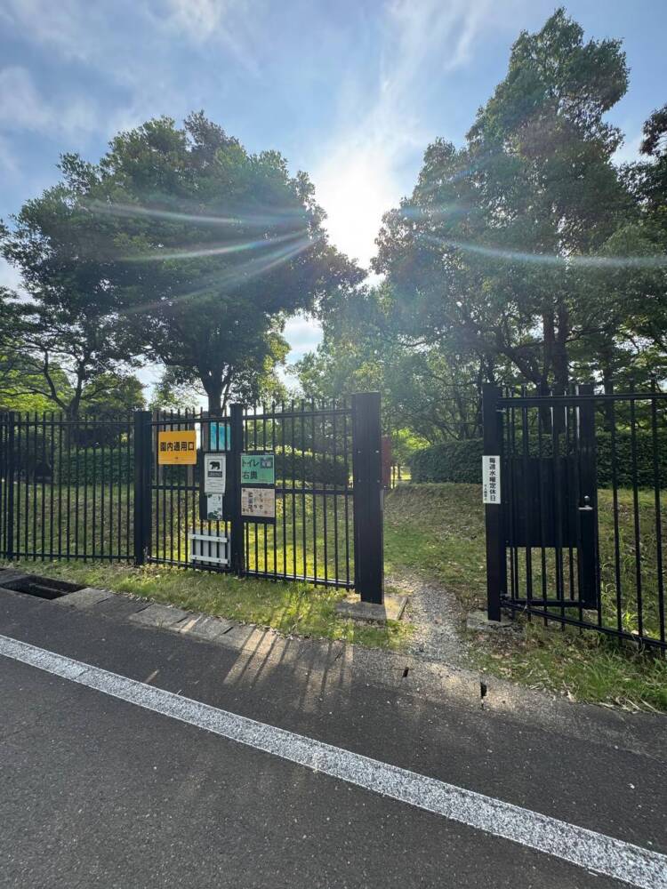 涼しい風が吹き流れる海の景色が美しい双耳峰の山『青葉山』