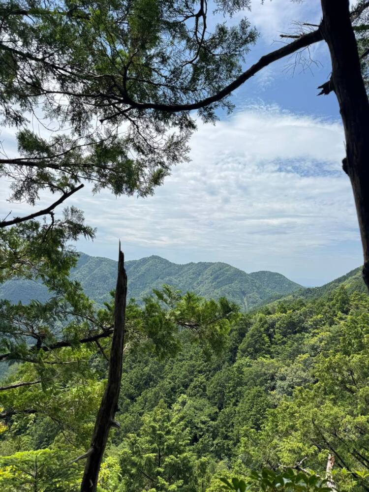 数々の集落跡地が残る景色が見れる新日本百名山『烏帽子山』