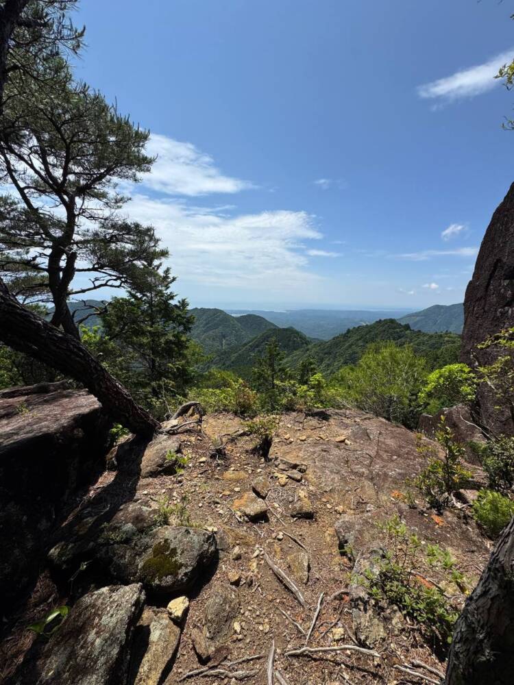 数々の集落跡地が残る景色が見れる新日本百名山『烏帽子山』