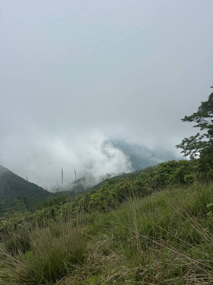 山頂からは360度の絶景が広がる円錐型の美しい山 『千ヶ峰』