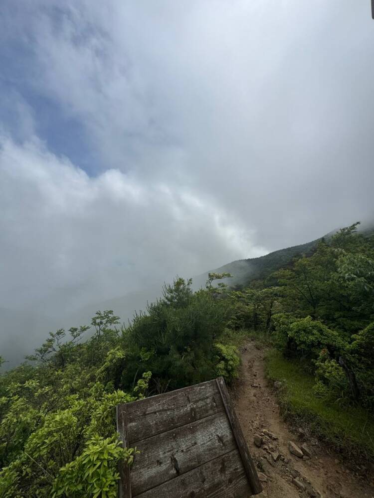 山頂からは360度の絶景が広がる円錐型の美しい山 『千ヶ峰』