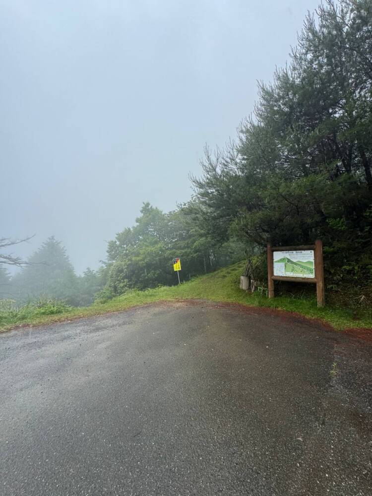 山頂からは360度の絶景が広がる円錐型の美しい山 『千ヶ峰』