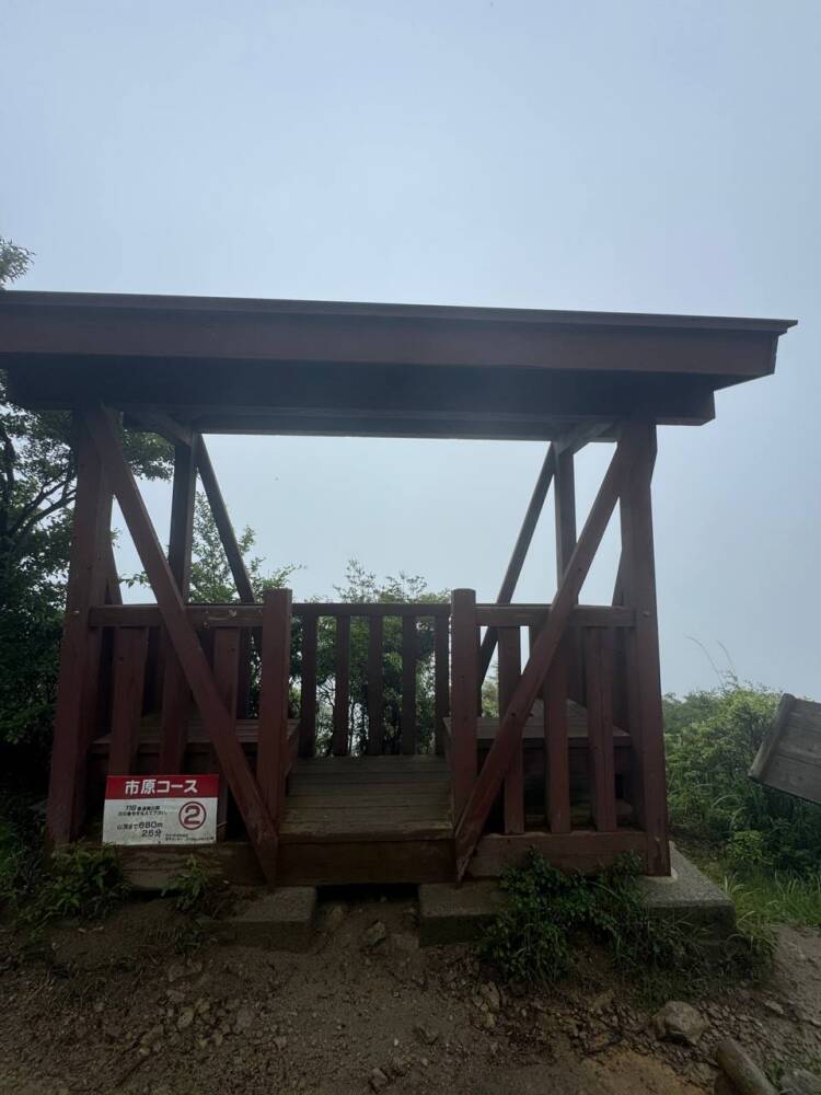 山頂からは360度の絶景が広がる円錐型の美しい山 『千ヶ峰』