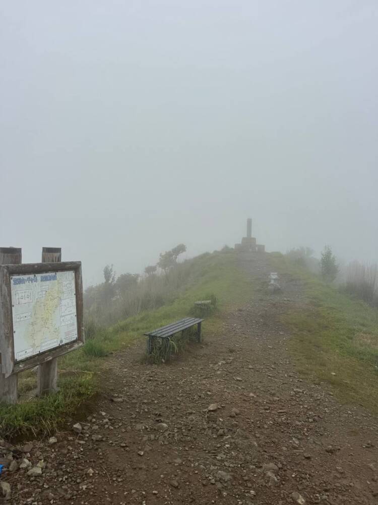 山頂からは360度の絶景が広がる円錐型の美しい山 『千ヶ峰』