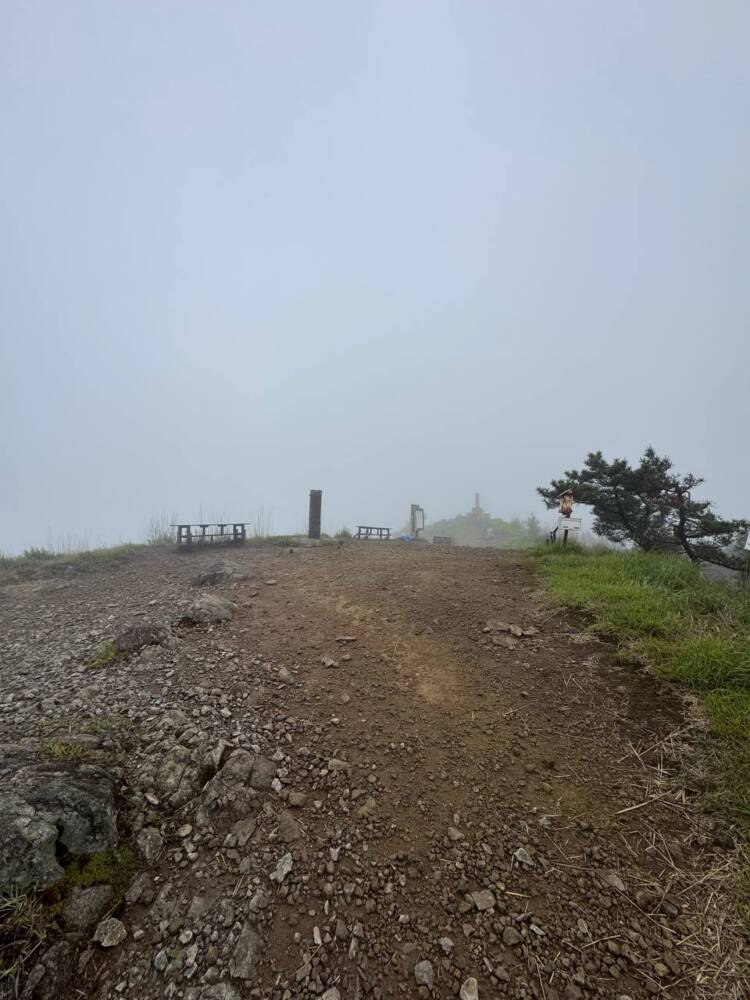 山頂からは360度の絶景が広がる円錐型の美しい山 『千ヶ峰』