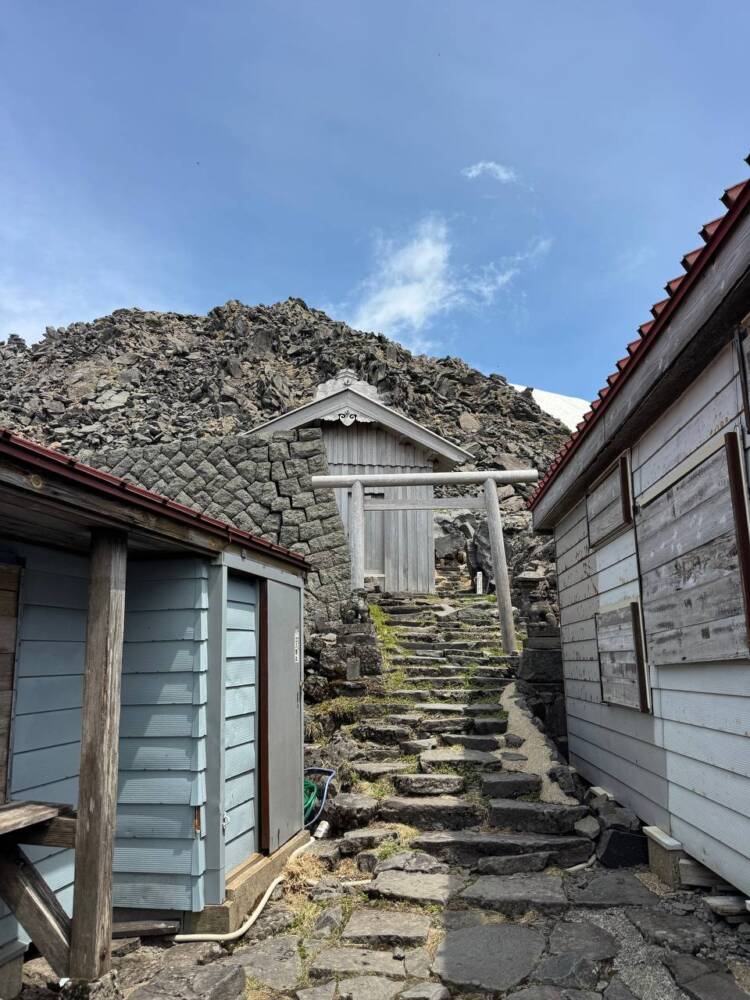 言葉では表せられないほど絶景が広がる東北の名峰『鳥海山』
