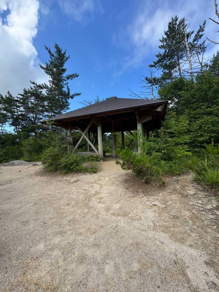琵琶湖も日本海も楽しめる絶景広がる山頂『赤坂山』