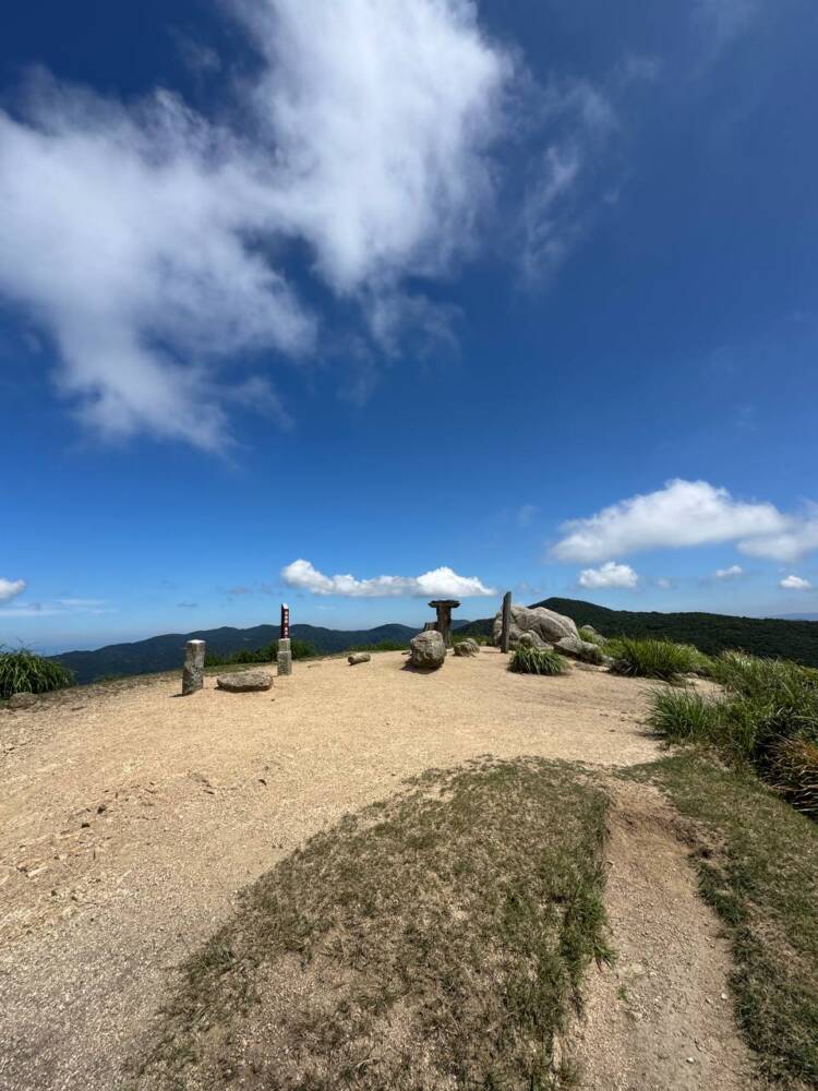 琵琶湖も日本海も楽しめる絶景広がる山頂『赤坂山』