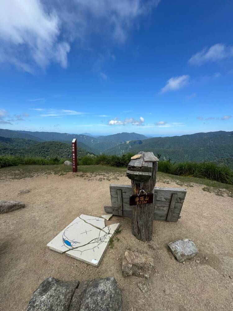 琵琶湖も日本海も楽しめる絶景広がる山頂『赤坂山』