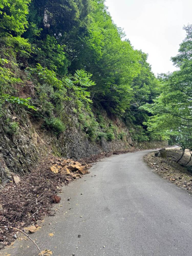 雄大すぎる景色を眺めながら鯖街道を通り登れる『百里ヶ岳』