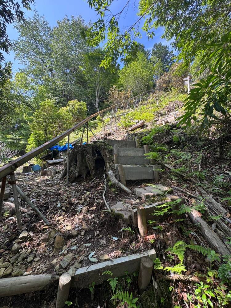 大峯山脈の山深い地にある数々の伝承が残る山 『笠捨山』