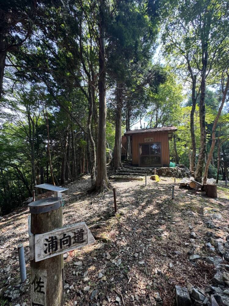 大峯山脈の山深い地にある数々の伝承が残る山 『笠捨山』