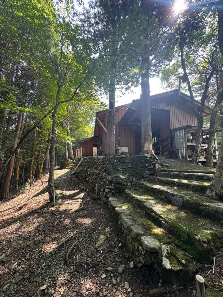 大峯山脈の山深い地にある数々の伝承が残る山 『笠捨山』