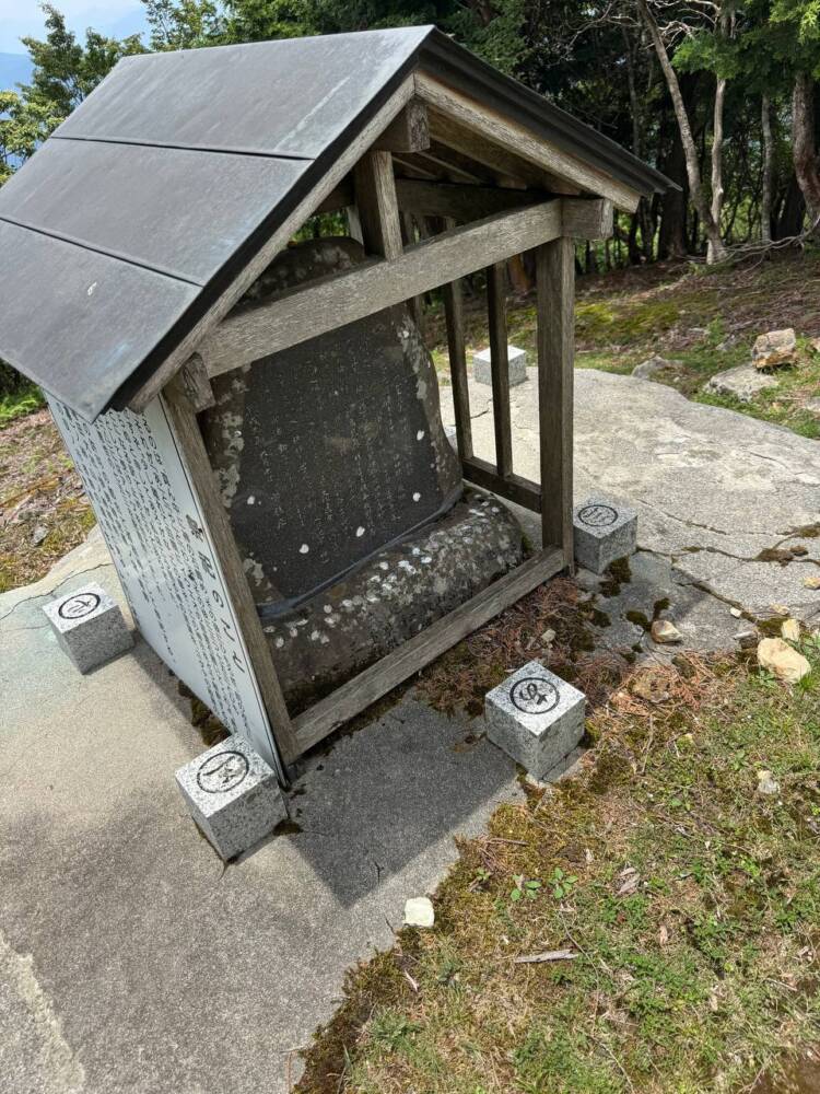 大峯山脈の山深い地にある数々の伝承が残る山 『笠捨山』