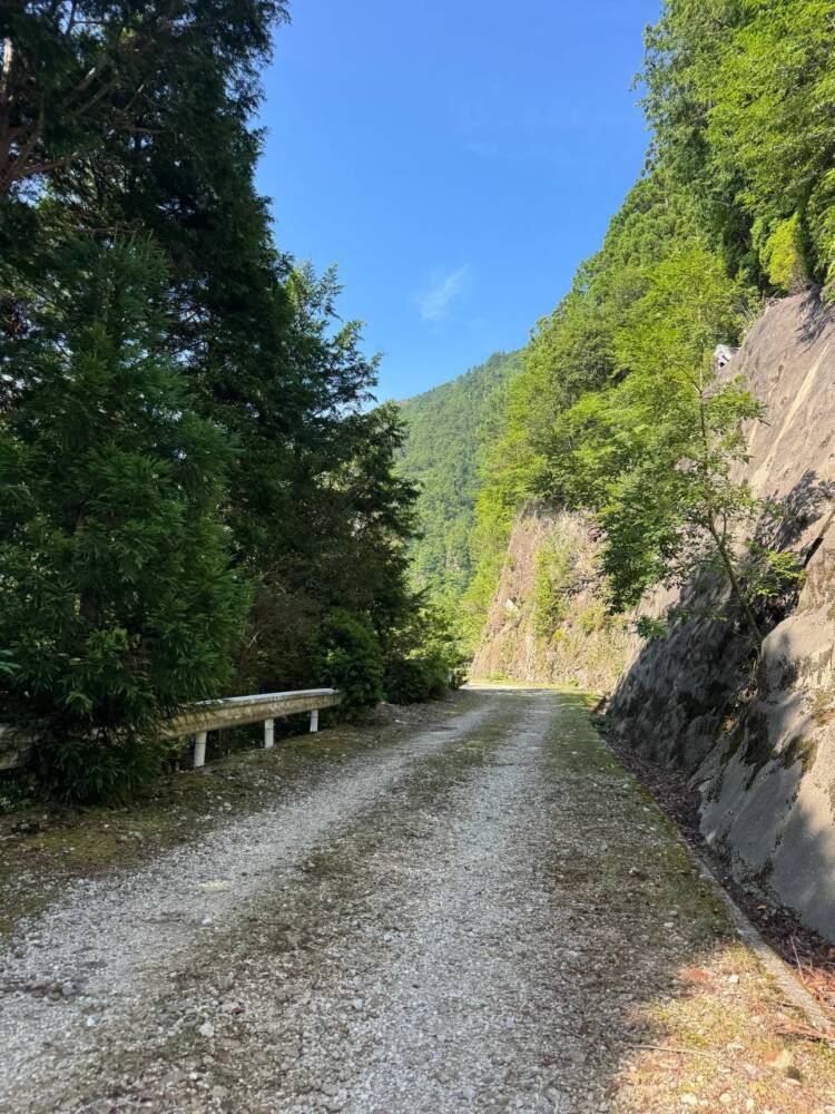 大峯山脈の山深い地にある数々の伝承が残る山 『笠捨山』
