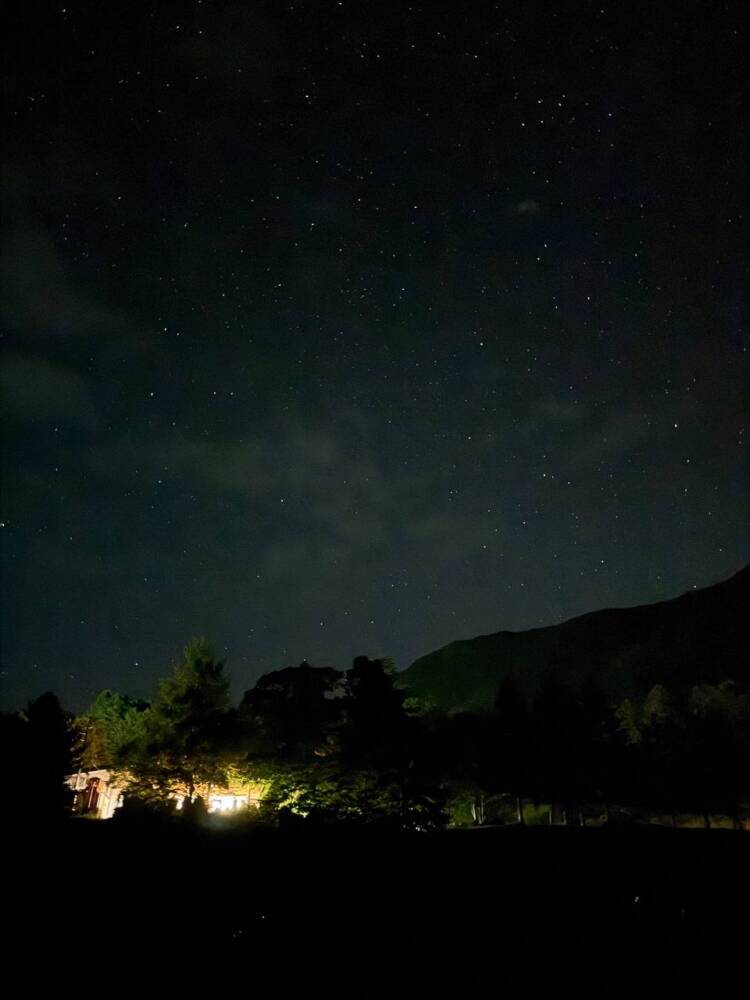 山頂からの眺めは360度絶景で山や湖沼の景色が広がる『日光白根山』