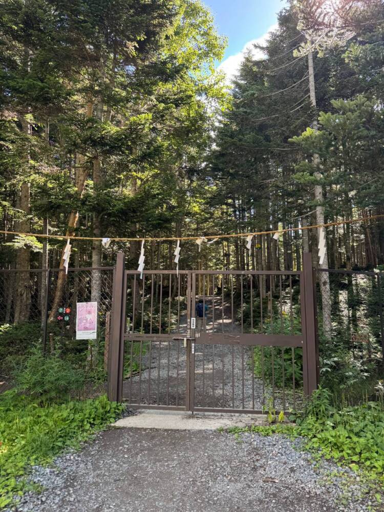 山頂からの眺めは360度絶景で山や湖沼の景色が広がる『日光白根山』