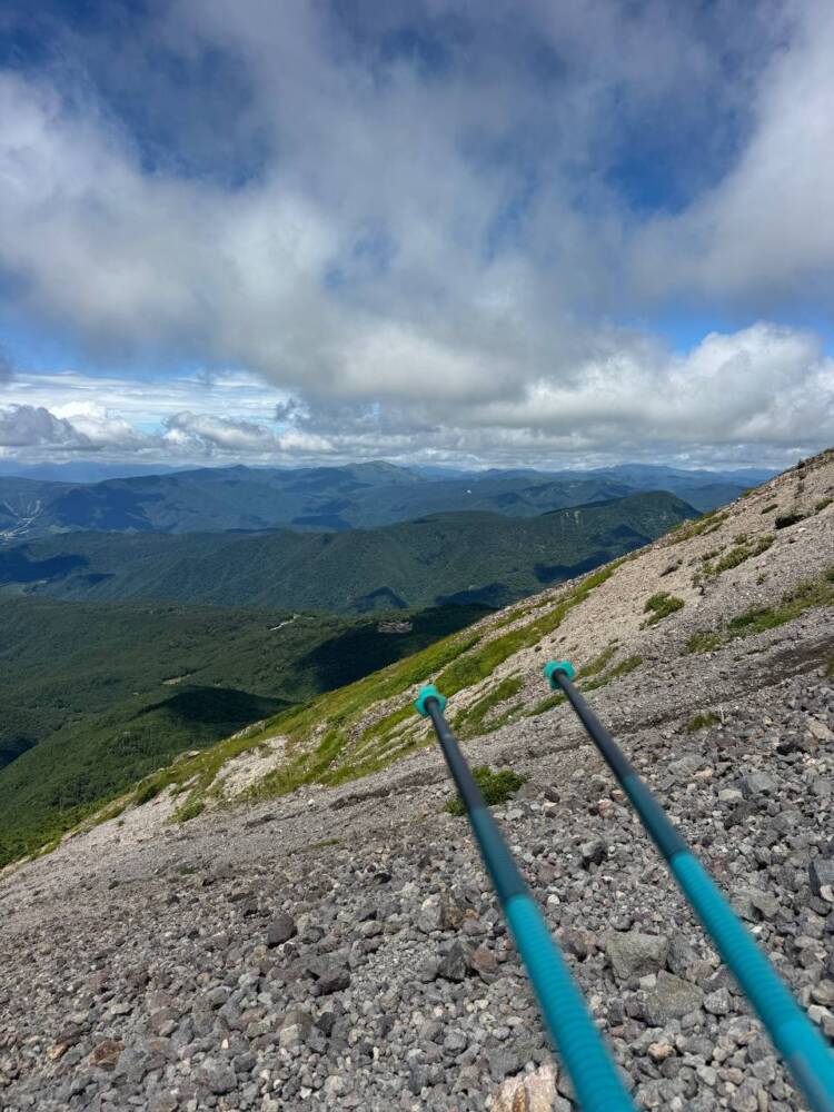 山頂からの眺めは360度絶景で山や湖沼の景色が広がる『日光白根山』