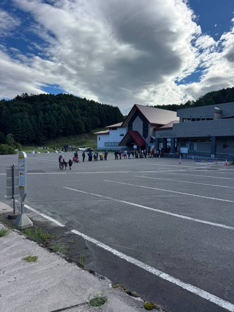山頂からの眺めは360度絶景で山や湖沼の景色が広がる『日光白根山』
