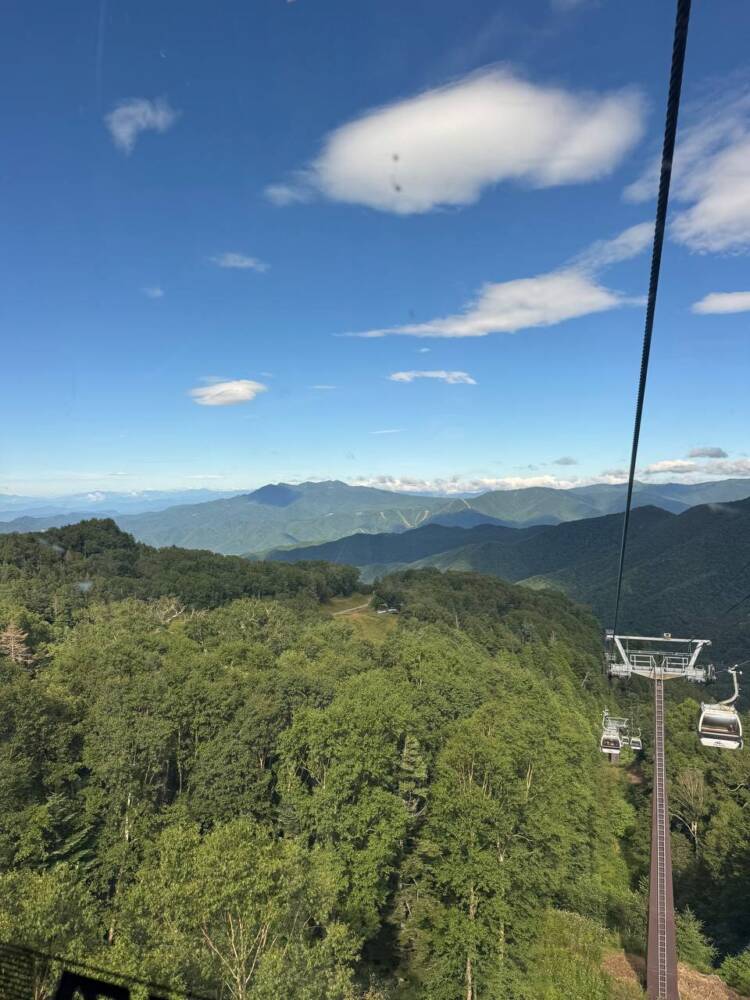 山頂からの眺めは360度絶景で山や湖沼の景色が広がる『日光白根山』