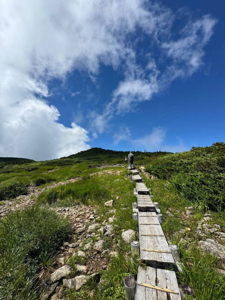 ロープウェイ、リフトを利用して吾妻山連峰の最高峰『西吾妻山』