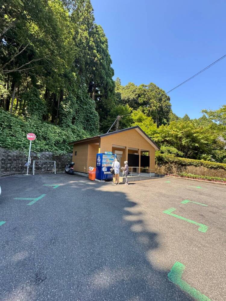 標高412mでも眺めは絶景で、琵琶湖と余呉湖を眺める『賤ヶ岳』