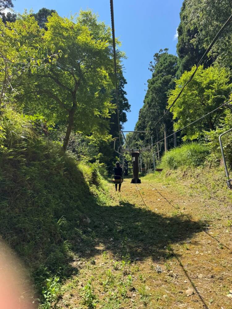 標高412mでも眺めは絶景で、琵琶湖と余呉湖を眺める『賤ヶ岳』
