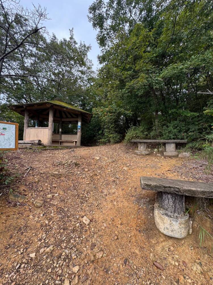 沢山の登山道、山頂からはアルプスの山も見れる地元に愛された山『鳩吹山』