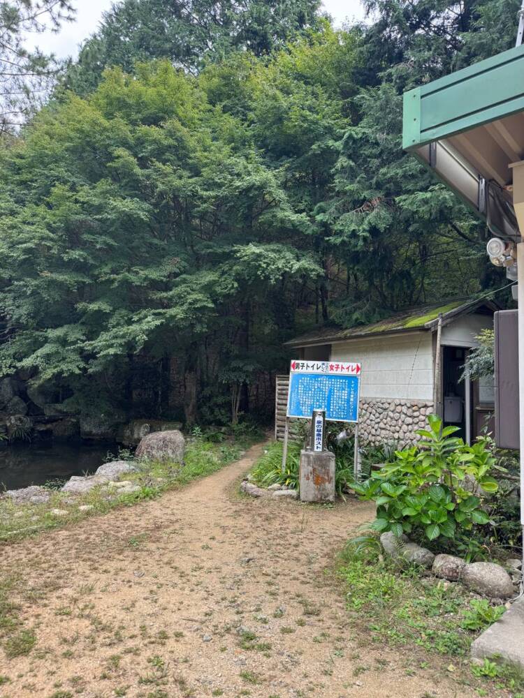 お手軽に60mの岸壁に立てるスリリングな登山 『百丈岩』がスゴイ