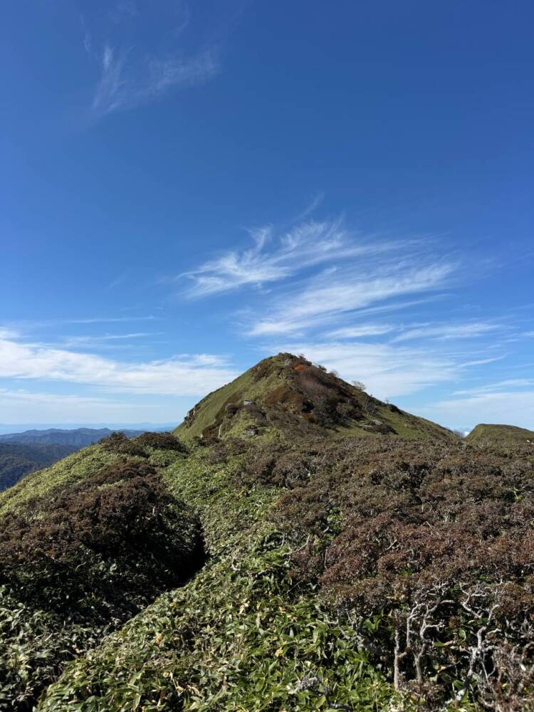 稜線の絶景広がる四国の名峰『三嶺』がとても美しかった