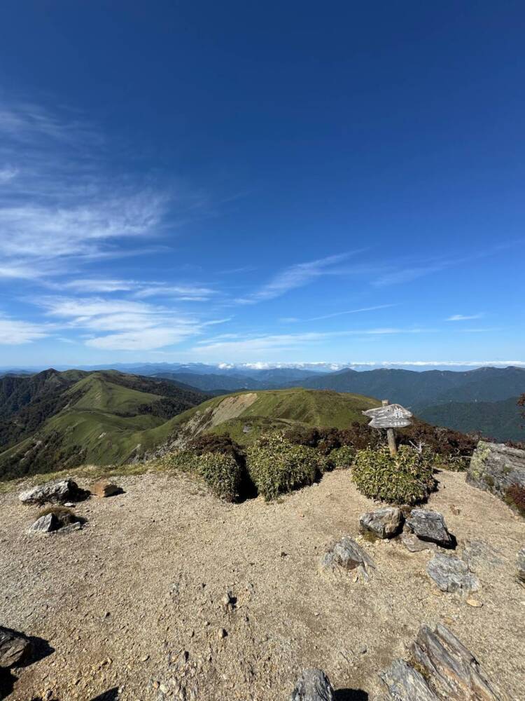 稜線の絶景広がる四国の名峰『三嶺』がとても美しかった