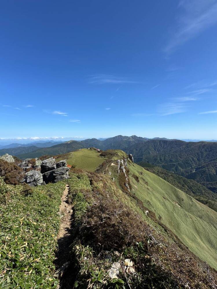 稜線の絶景広がる四国の名峰『三嶺』がとても美しかった