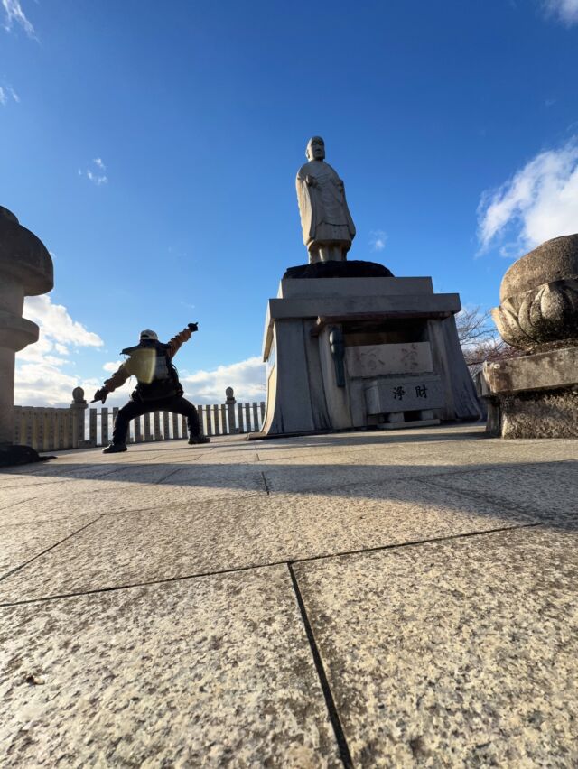 東海百名山、継鹿尾山へ😃登ってきました🙌  長野県諏訪が寒すぎたので岐阜県まで移動🚗東海百名山の継鹿尾山(つがお)に登りました！  ご利益貰いすぎの山で霊山の山でしたが、山頂からは八木山や各務原アルプスなど登った山々が見えて面白かったです😃  名古屋や伊吹山など広い濃尾平野を一望できる素晴らしい山でした👍  #継鹿尾山 #東海百名山 #登山 #山登り #継鹿尾山寂光院