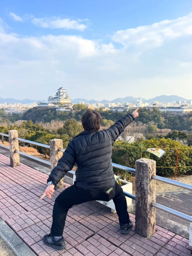 姫路をぶらぶら🏃プチ登山😃  仕事をパパパッと終わらせて姫路城へ🏯男山という山があったので登ってみました👍  壁みたいな階段を登った先には世界文化遺産の姫路城🙌🙌🙌こんな登山も面白い物です！  #男山 #姫路城 #登山 #山登り #姫路観光