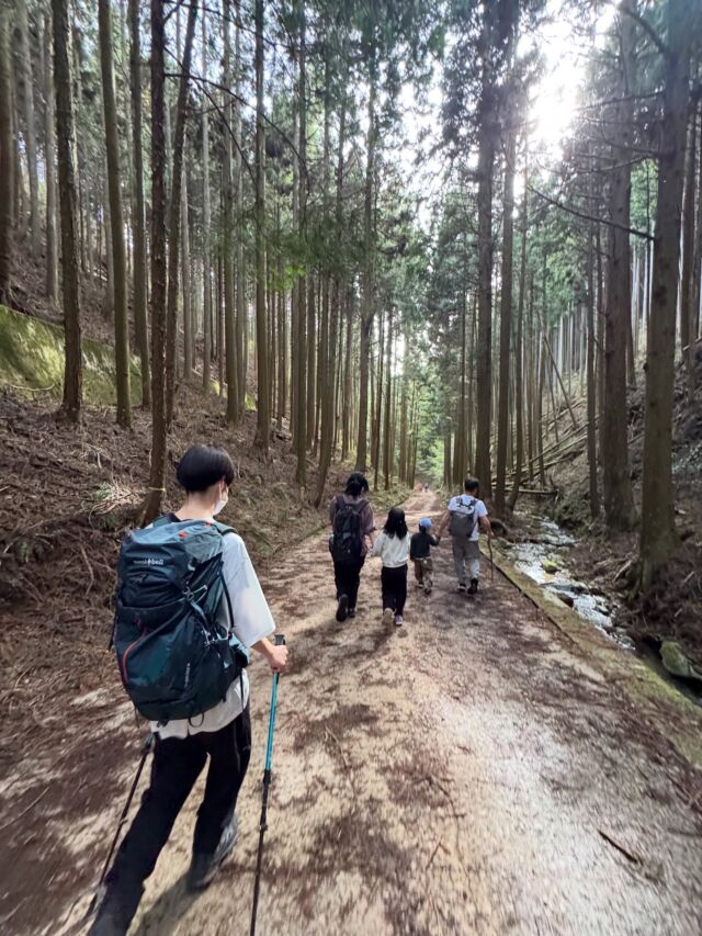 今日は長男、三男と金剛山へ😃登ってきました！  弟の子供たちも一緒に金剛山に6人で！人生初の登山な3男は感動が止まりません🤣ここに住みたいわーと山の中🤣  私は1年ぶりの金剛山で懐かしい景色でした。  #登山 #山登り #金剛山 #金剛山好きな人と繋がりたい